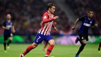 Antoine Griezmann akan menghadapi Liga Spanyol musim ini dengan pede usai menjuarai Piala Dunia 2018 bersama Prancis, dengan mencetak 4 gol. Aksi Griezmann bersama Atletico Madrid tak ayal patut diperhatikan. (Foto: JAVIER SORIANO/AFP)