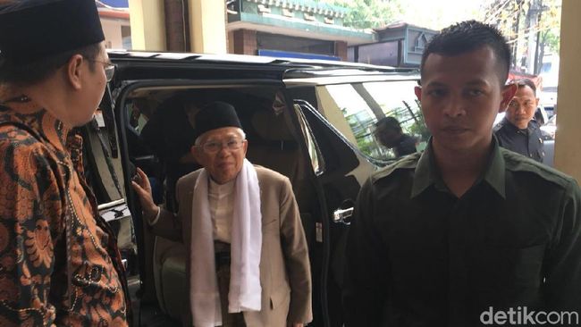 Ma'ruf Amin Tiba di Kantor PBNU untuk Pamitan Pergi Haji Ma'ruf Amin Tiba di Kantor PBNU untuk Pamitan Pergi Haji