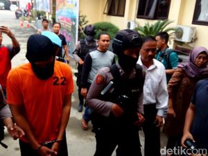 Polisi Buru Bidan yang Jual Obat Aborsi Pasangan di Mojokerto Polisi Buru Bidan yang Jual Obat Aborsi Pasangan di Mojokerto