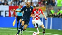 Steven Nzonzi. Gelandang bertahan Sevilla ini masuk sebagai pemain pengganti Prancis di babak kedua partai final, untuk ikut bantu mengamankan gelar juara Piala Dunia 2018. (Foto: Dylan Martinez/Reuters)