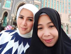 4 Artis Indonesia Ini Berangkatkan Umrah ART, Bahkan Pesawatnya First Class