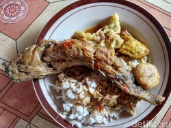 Sedep Murah! Mangut Lele Bikinan Mbah Endro di Warnas Jaya