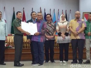 Jokowi-Maruf dan Prabowo-Sandiaga Lolos Tes Kesehatan Jokowi-Maruf dan Prabowo-Sandiaga Lolos Tes Kesehatan