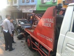 Sopir Serangan Jantung Saat Nyetir, SUV ini Tabrak Dua Mobil