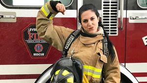 Cantik dan Seksi! Pesona Presley, Pemadam Kebakaran yang Gemar Angkat Beban
