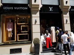 Nilai Tukar Lira Turki Jatuh, Turis Banjiri Toko-toko Mewah