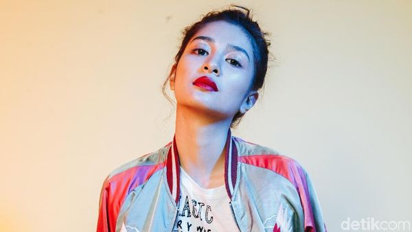 Mikha Tambayong Anak Manis dan Patuh ke Orang Tua