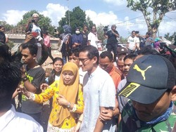 Sandiaga Sambangi Korban Gempa Lombok, Sampaikan Salam Prabowo
