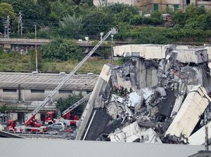 Jembatan Tua Setinggi 50 Meter Ambruk di Italia