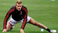 Di musim yang sama, David Beckham juga menjalani masa peminjaman di Milan dari LA Galaxy. Foto: Massimo Cebrelli/Getty Images