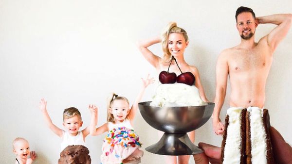 Lihat Deh, Konsep Foto Keluarga Ini Kreatif Banget