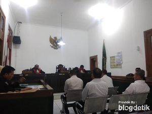 Terima Suap, Ketua Panwaslu Garut Dituntut 2 Tahun Bui Terima Suap, Ketua Panwaslu Garut Dituntut 2 Tahun Bui