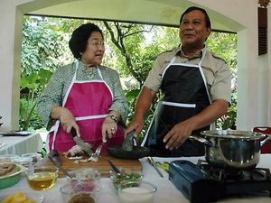 Makan Kerak Telor hingga Masak Bersama Prabowo, Ini Gaya Kulineran Megawati