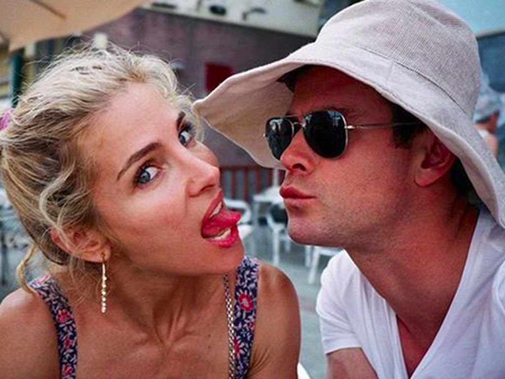Jawaban Menohok Istri Chris Hemsworth soal Miley Cyrus Jawaban Menohok Istri Chris Hemsworth soal Miley Cyrus