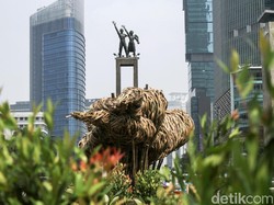Berakhirnya Bambu Getah Getih di Bundaran HI