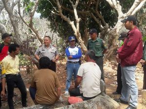 Polisi: Makam di TPU Malang Dirusak Pakai Batu Kali Polisi: Makam di TPU Malang Dirusak Pakai Batu Kali