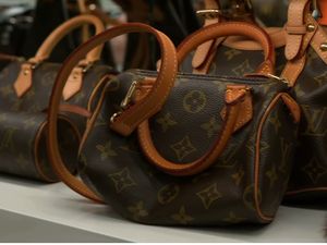 Tas Hermes Sampai LV Dijual Harga Miring, Orang Kaya Pada BU Nih Ye...