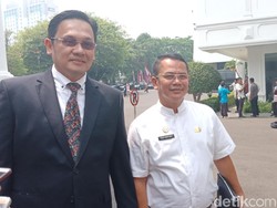 Farhat Abbas Datangi Istana, Dampingi Ortu Terima Penghargaan
