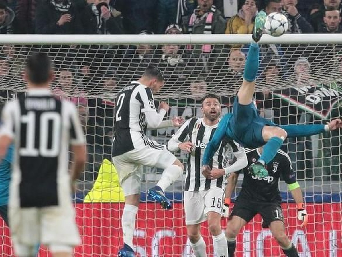 Gol salto Ronaldo ke gawang Juventus jadi salah satu kandidat gol terbaik UEFA (Emilio Andreoli/Getty Images)