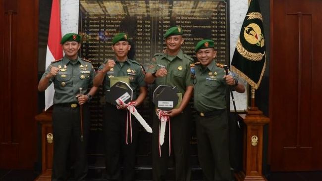 Kasad Beri Penghargaan 2 Babinsa yang Selamatkan Bayi Kasad Beri Penghargaan 2 Babinsa yang Selamatkan Bayi