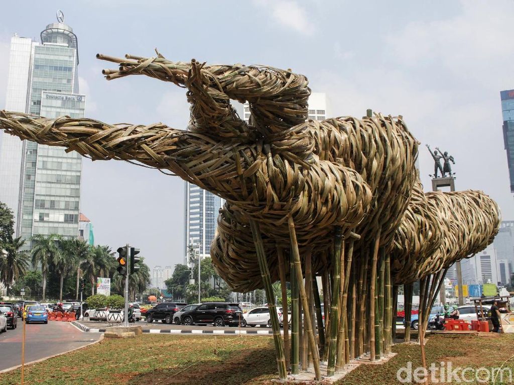 Kenapa Seni Bambu Joko Avianto Ditempatkan Anies di Bundaran HI?