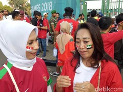 Suporter Lokal Sepakbola Asian Games Terbelah Bela Indonesia dan Palestina