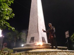 Kenang Jasa Pejuang, Warga Cirebon Upacara di Tugu Proklamasi