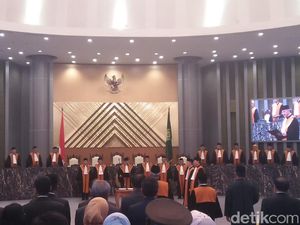 Ketua MA Lantik Kakak Ganjar Pranowo Jadi Hakim Agung Ketua MA Lantik Kakak Ganjar Pranowo Jadi Hakim Agung