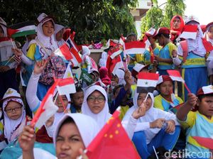 Foto: Anak Sekolah Ibu Kota Ramaikan Pawai Obor Asian Games