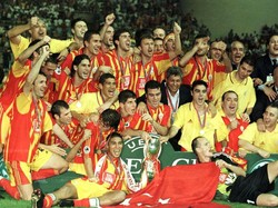 Galatasaray menjadi tim pertama yang menjadi juara Piala Super Eropa di milenium baru. Pada tahun 2000, mereka mengalahkan Real Madrid. Foto: (Jamie McDonald/ALLSPORT)