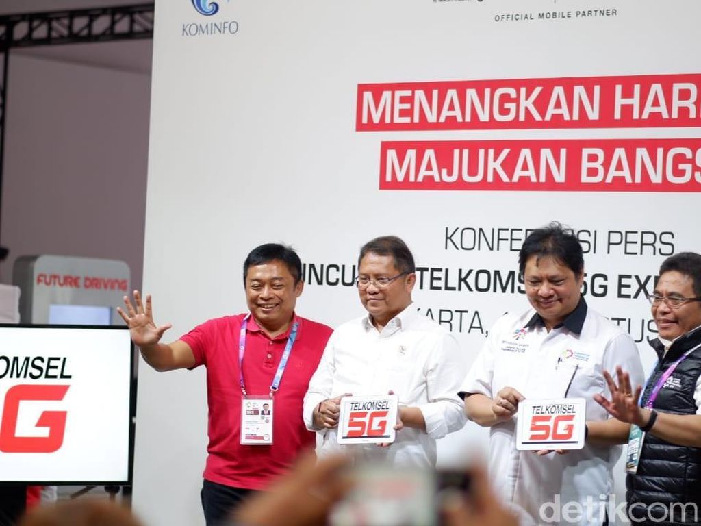 Menkominfo Blusukan ke Wahana 5G Telkomsel di GBK Menkominfo Blusukan ke Wahana 5G Telkomsel di GBK