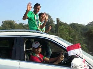 Disopiri Dedi Mulyadi, Lima Pemain Timnas U-16 Diarak di Purwakarta Disopiri Dedi Mulyadi, Lima Pemain Timnas U-16 Diarak di Purwakarta