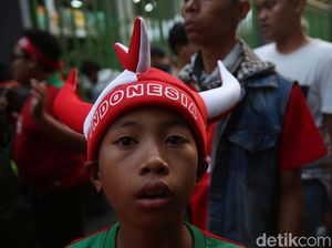 Suporter Indonesia Mulai Padati Stadion Patriot Candrabhaga