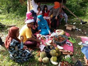 Begini Gaya Kulineran Ali Ngabalin hingga Megawati Saat Cicip Makanan Enak