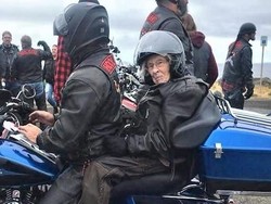 Mimpi Nenek Berusia 104 Tahun Naik Harley Akhirnya Terwujud