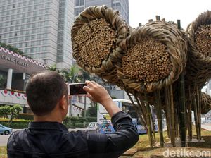 Anies Minta Joko Avianto Kebut Seni Bambu untuk Pawai Obor Asian Games Anies Minta Joko Avianto Kebut Seni Bambu untuk Pawai Obor Asian Games