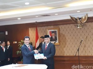 Asman Abnur Titip Pesan ke Menpan Syafruddin, Apa Isinya? Asman Abnur Titip Pesan ke Menpan Syafruddin, Apa Isinya?