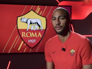 Kelakar AS Roma: Pesawat Tempur Kawal Pemain Baru agar Tak Dibajak Kelakar AS Roma: Pesawat Tempur Kawal Pemain Baru agar Tak Dibajak