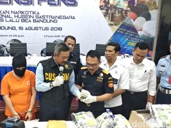 Detik-detik WN Vietnam Bawa Sabu Ditangkap di Bandara Husein
