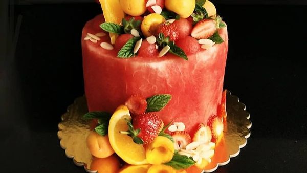 Manis Segar! Kue Ulang Tahun Ini Terbuat dari Buah Semangka