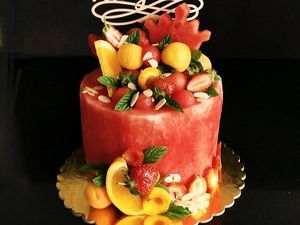 Manis Segar! Kue Ulang Tahun Ini Terbuat dari Buah Semangka Manis Segar! Kue Ulang Tahun Ini Terbuat dari Buah Semangka