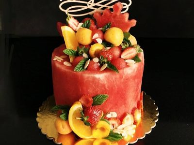Manis Segar! Kue Ulang Tahun Ini Terbuat dari Buah Semangka
