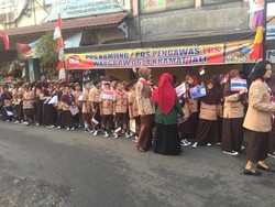 Siswa SD Siap Sambut Kirab Obor Asian Games di Kramat Jati
