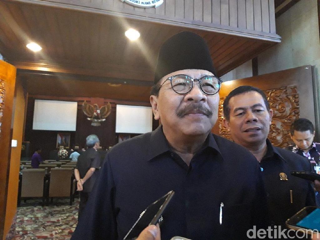 Kabar Jadi Timses Jokowi, Soekarwo: Kayak Saya Itu Penting? Kabar Jadi Timses Jokowi, Soekarwo: Kayak Saya Itu Penting?