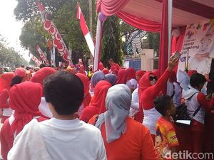 Peserta Mulai Penuhi Jalan Jelang Kirab Obor Asian Games di Jaksel