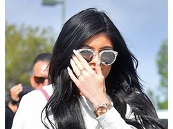 Tas Pertama Anak Kylie Jenner Seharga Rumah, Bentuknya Super Mini