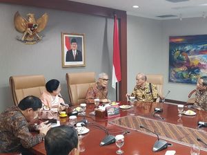 Potret Kehangatan Mega dan Mahfud Md di Rapat BPIP Potret Kehangatan Mega dan Mahfud Md di Rapat BPIP