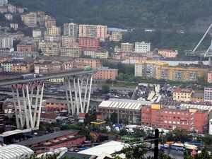 Muncul Berbagai Spekulasi Penyebab Runtuhnya Jembatan di Italia