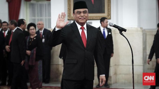 Wakapolri Komjen Syafruddin saat dilantik menjadi Menteri Pendayagunaan Aparatur Negara dan Reformasi Birokrasi di Istana Negara, Jakarta, Rabu (15/8).