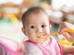Bubur Bayi Organik, Pilihan di Momen Makan Pertama si Kecil
